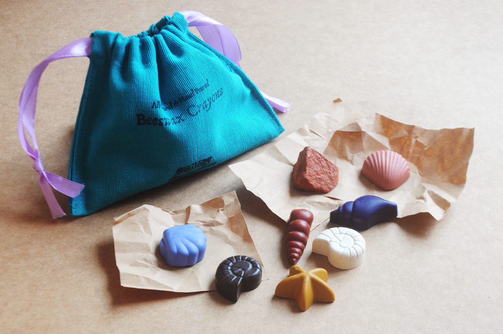 8 Natural Beeswax Ocean Seashell Crayons in a Handloom Cotton Mini Sack