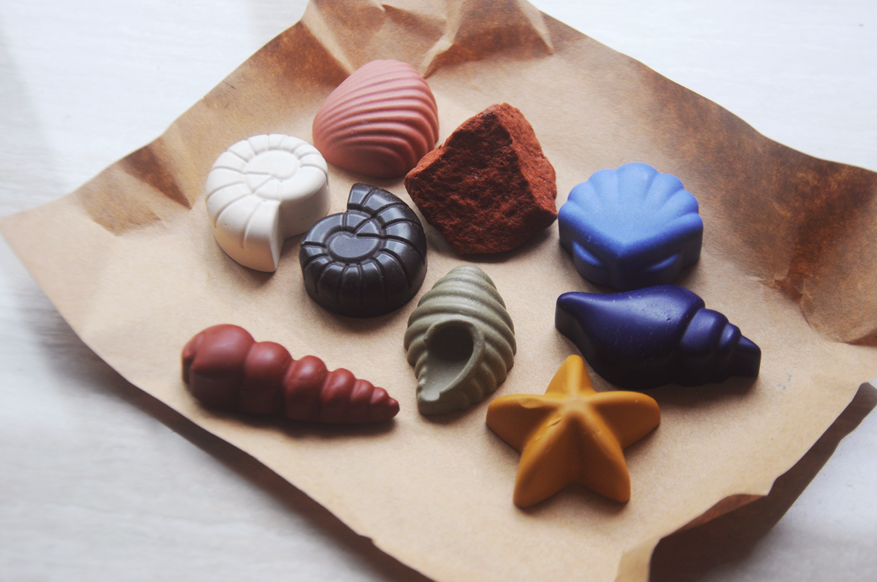 8 Natural Beeswax Ocean Seashell Crayons in a Handloom Cotton Mini Sack