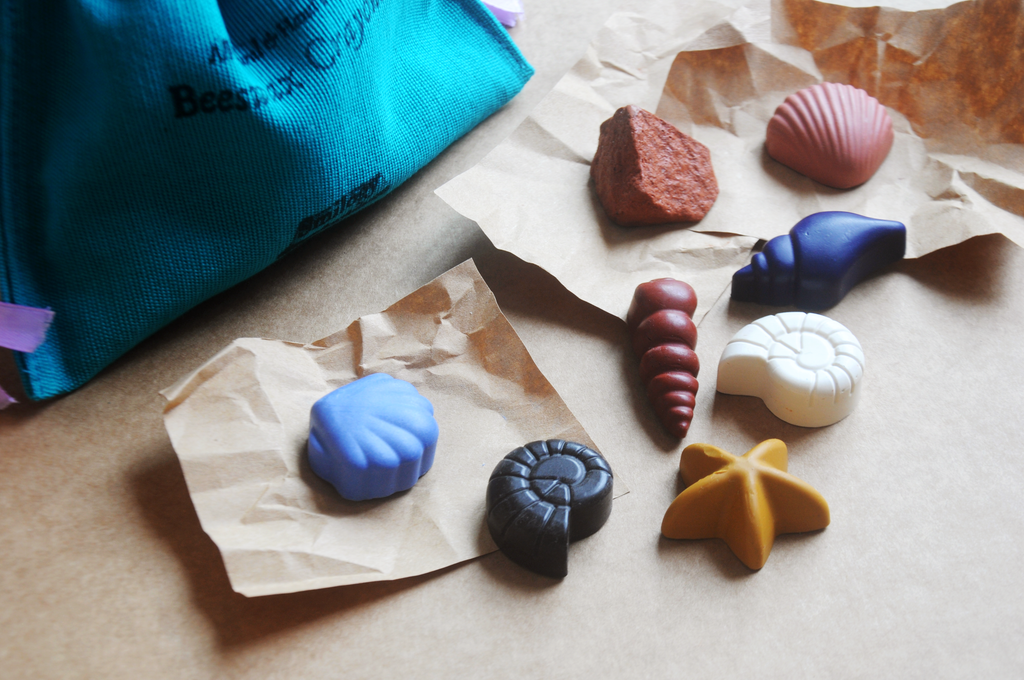 8 Natural Beeswax Ocean Seashell Crayons in a Handloom Cotton Mini Sack